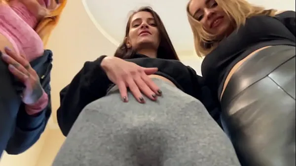 Sniff The Sweaty Asses, Pussies, Armpits and Socks Of Three Sweaty Girls - Triple POV Smelling Femdom ताज़ा वीडियो दिखाएँ