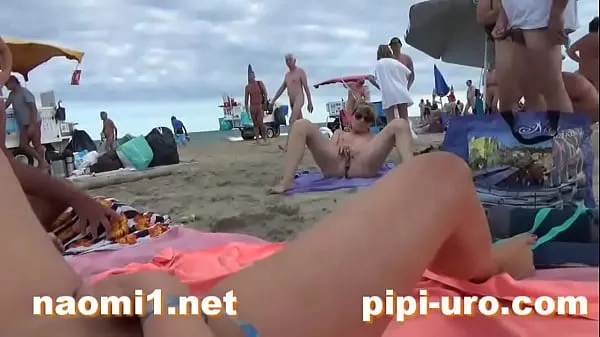 Prikaži girl masturbate on beach svežih videoposnetkov