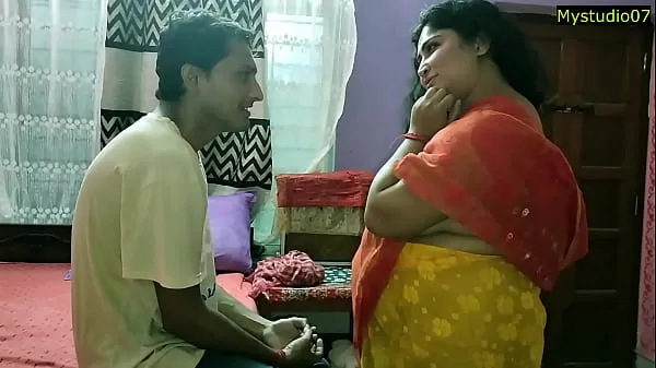 Показать Индийская горячая бхабхи XXX занимается сексом с невинным пареньком! С чистым звукомсвежие видео