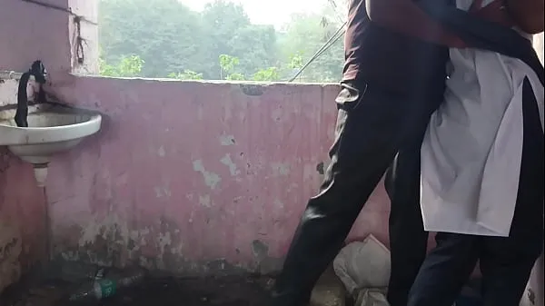 Tampilkan Desi girl left out of tuition and did dirty work with her teacher Video segar