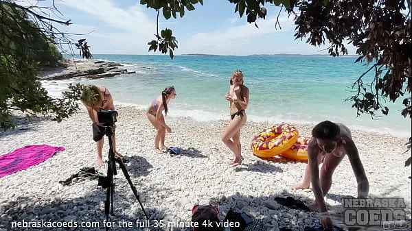 Mostrar pasar las vacaciones en la playa en topless y miss pussycat lesbiana follando a rebeka ruby momento privado vídeos nuevos