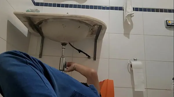 Zobraziť nové videá (I answered the plumber in a dress just to see if I had his dick)