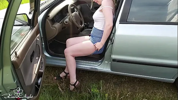 Afficher Beauty Fingering, masturbe le vibromasseur de chatte et les orgasmes dans la voiture nouvelles vidéos