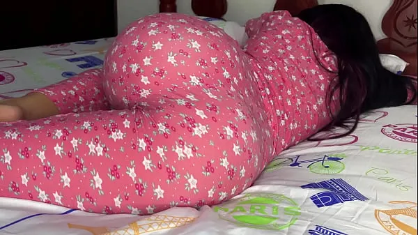 I can't stop watching my Stepdaughter's Ass in Pajamas - My Perverted Stepfather Wants to Fuck me in the Ass Yeni Videoyu göster
