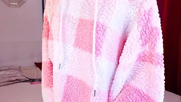 Petite Slim Blonde Trap Strokes her Cute Pink Boy Clit friss videó megjelenítése