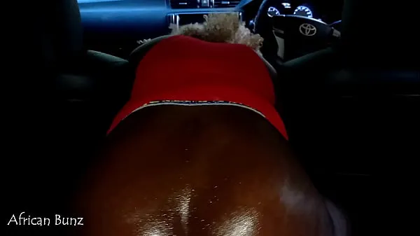 Ebony African Ghetto-Girl rides dick in the back of uber Yeni Videoyu göster